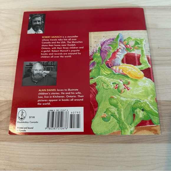 2 for $12 Good Families Don't softcover book by Robert Munsch & Alan Daniel EUC - Picture 2 of 2